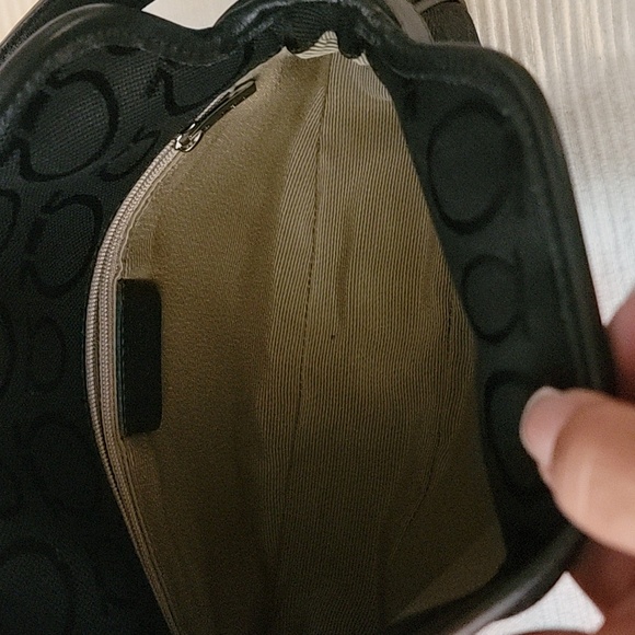 Salvatore Ferragamo Black Shoulder Bag - Picture 3 of 8